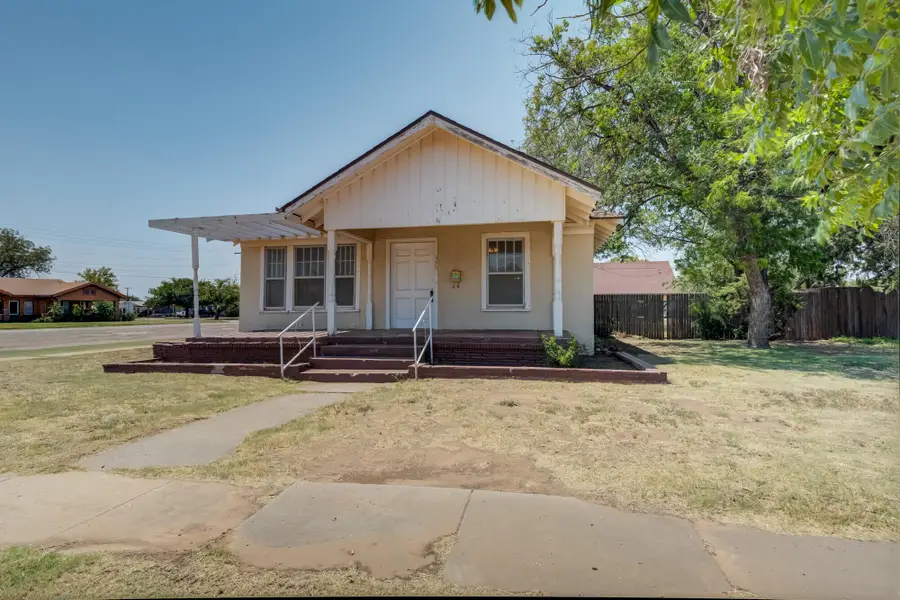 355 S 10th Street, Slaton, TX 79364 - #2