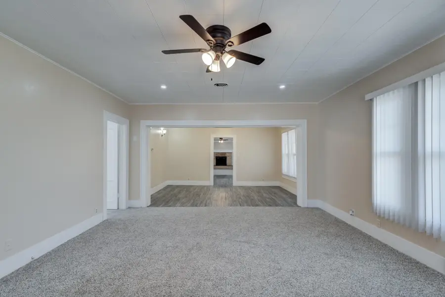 355 S 10th Street, Slaton, TX 79364 - #3