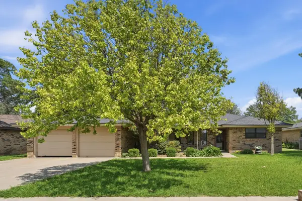 2219 S College Avenue, Levelland, TX 79336