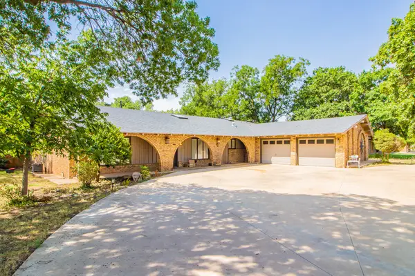 905 W Mississippi Street, Floydada, TX 79235