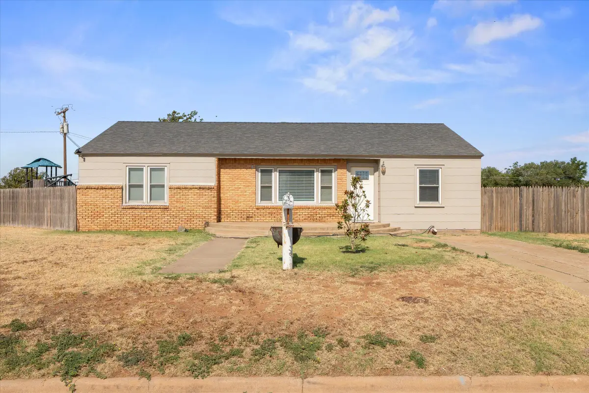 711 S C Street, Brownfield, TX 79316 - #1