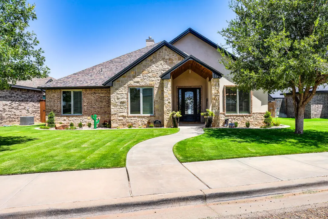 1204 N 14th Place, Wolfforth, TX 79382 - #1