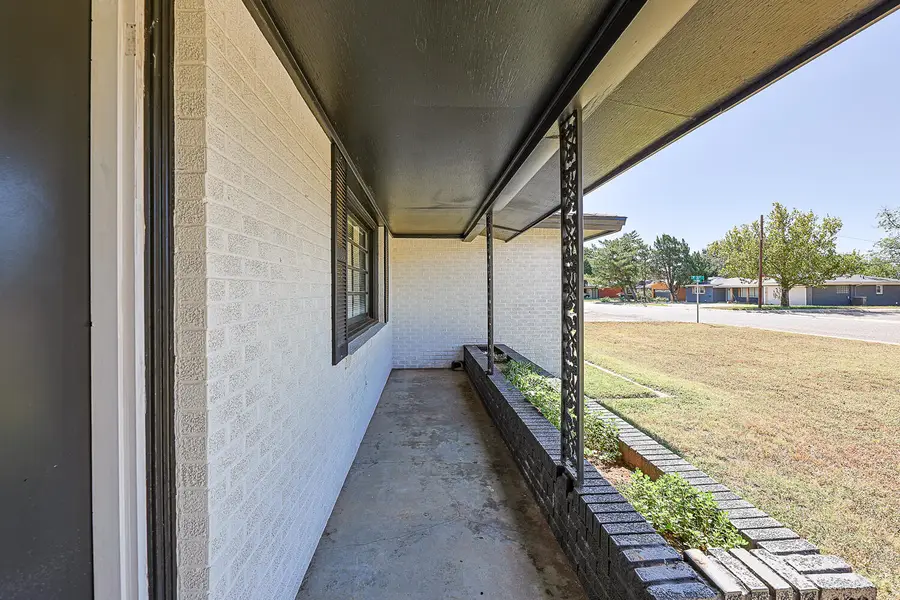 1400 W Crosby Street, Slaton, TX 79364 - #2
