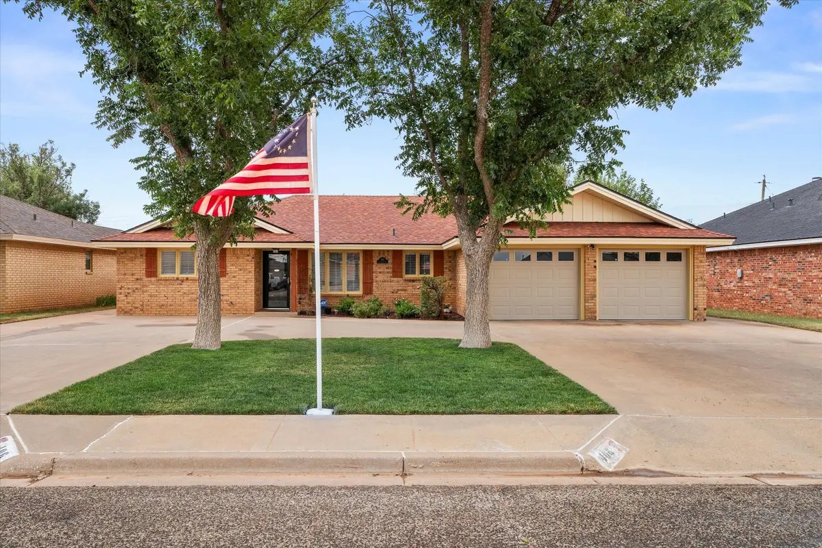 406 E Jackson Street, Levelland, TX 79336 - #1