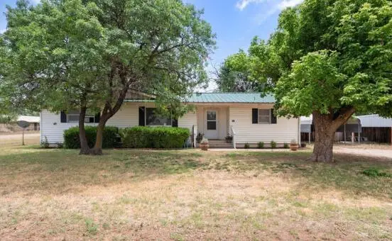 801 4th Street, Smyer, TX 79367