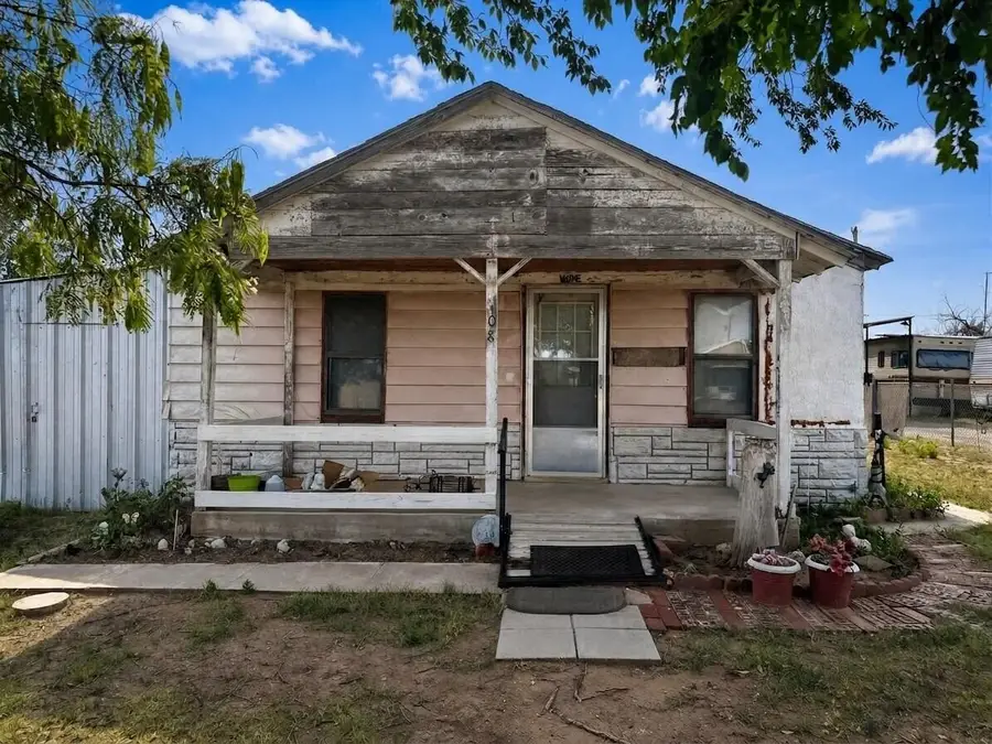 108 Avenue L, Levelland, TX 79336 - #2