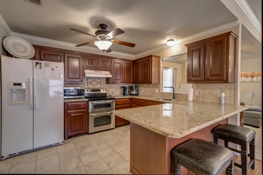 1018 Iola Avenue, Lubbock, TX 79416 - #3
