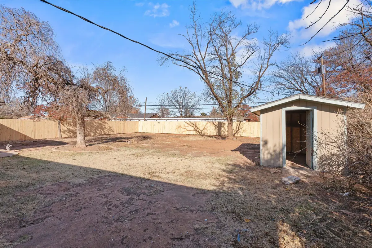 1105 E Cardwell Street, Brownfield, TX 79316 - #1