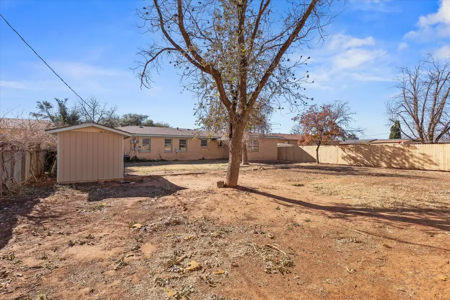 1105 E Cardwell Street, Brownfield, TX 79316 - #3