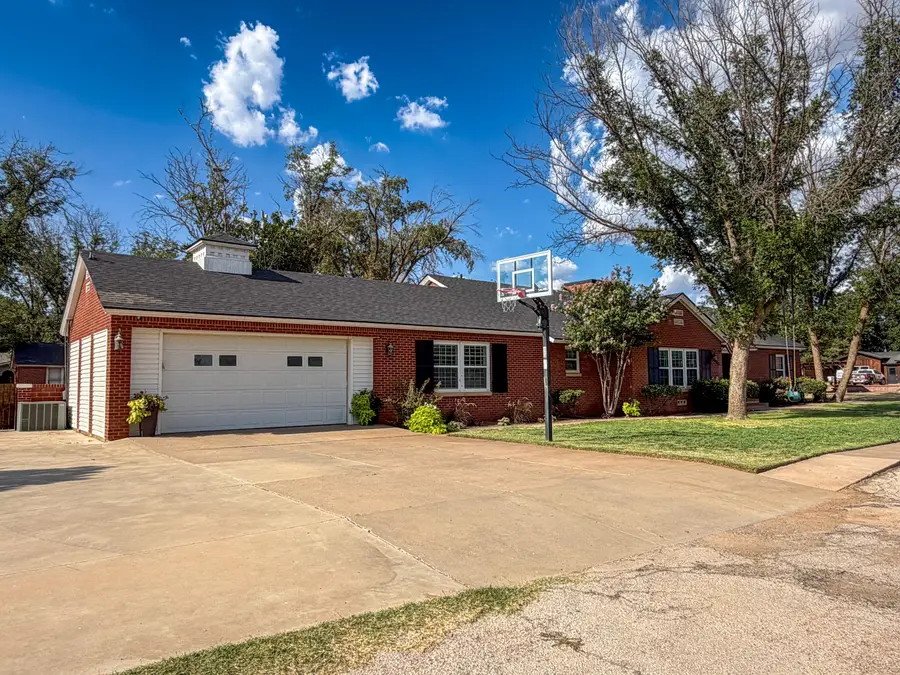 1006 N 9th Street, Lamesa, TX 79331 - #2