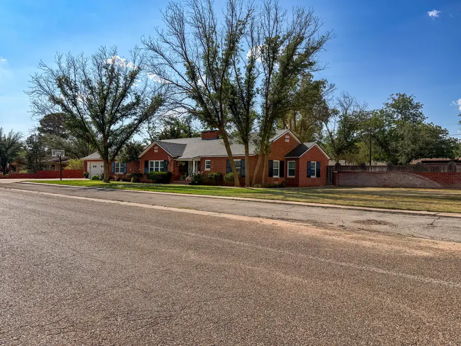 1006 N 9th Street, Lamesa, TX 79331 - #3
