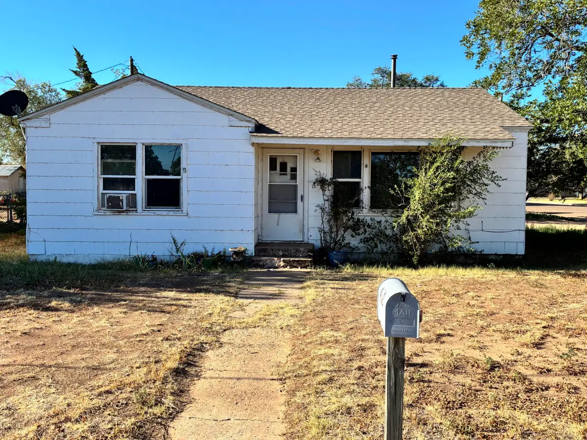 902 9th Street, Shallowater, TX 79363 - #1