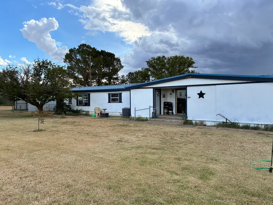 3951 Sunrise Lane, Levelland, TX 79336 - #2