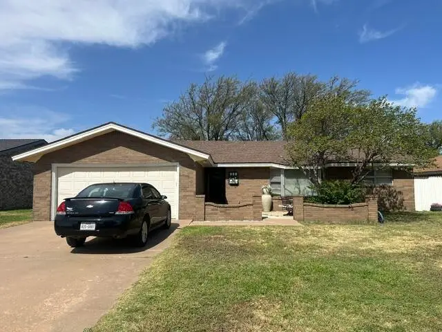 104 Holly Circle, Levelland, TX 79336 - #1