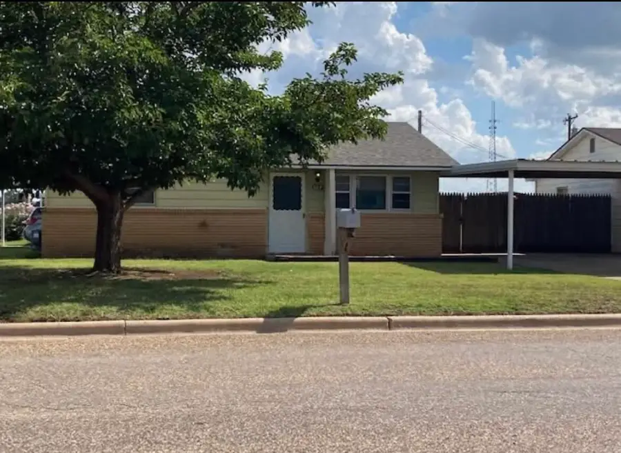 807 Avenue L, Shallowater, TX 79363 - #2