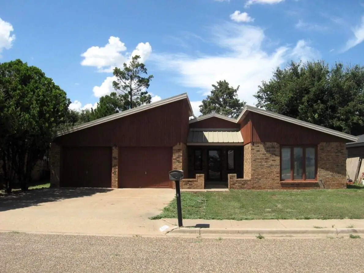 311 Douglas Street, Levelland, TX 79336 - #1