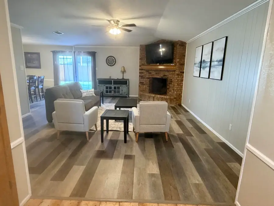 311 Douglas Street, Levelland, TX 79336 - #3