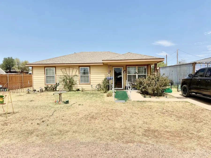 305 E 2nd Street, Spur, TX 79370 - #2