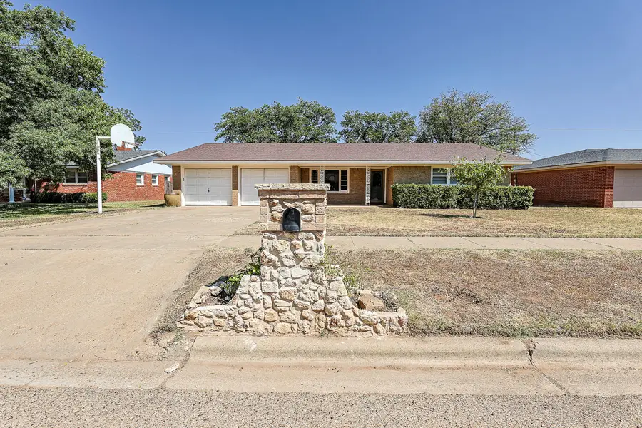 1520 W Crosby Street, Slaton, TX 79364 - #2