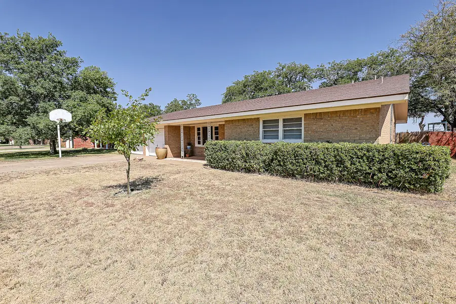 1520 W Crosby Street, Slaton, TX 79364 - #3