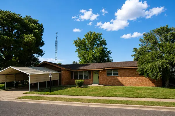 1005 NE 1st Street, Earth, TX 79031