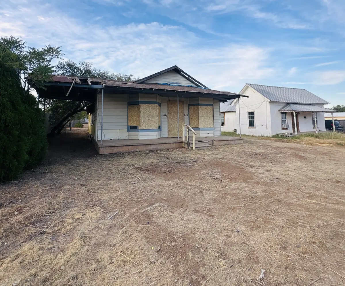 510 W 19th Street, Plainview, TX 79072 - #1