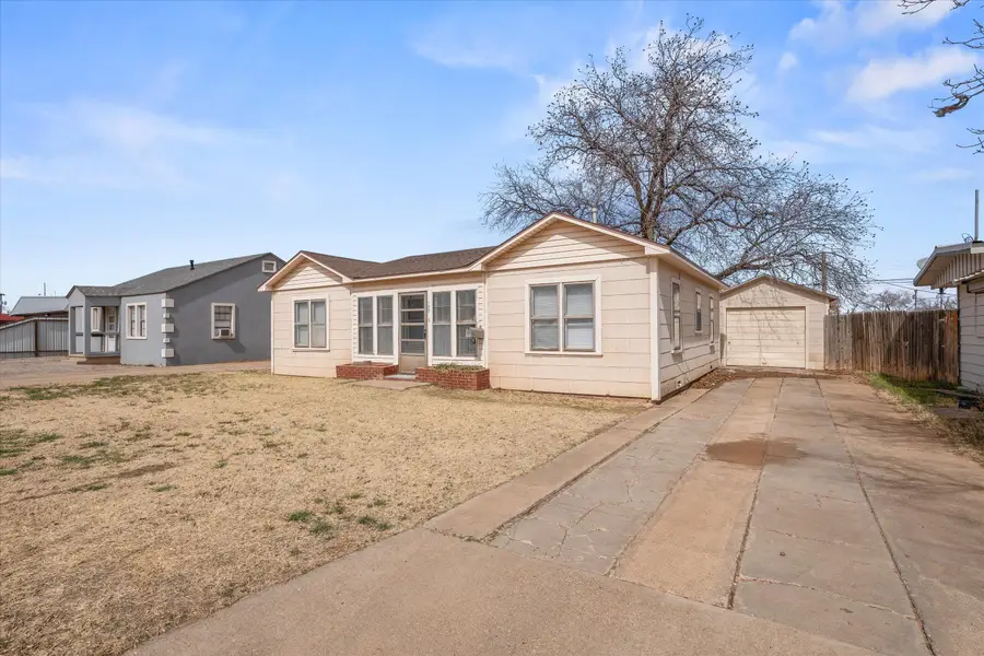107 Hickory Street, Levelland, TX 79336 - #2