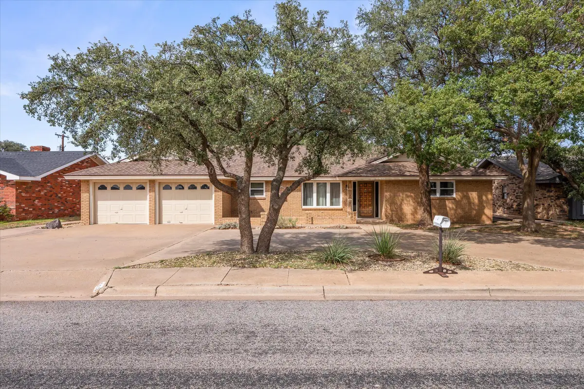 203 Cottonwood Lane, Levelland, TX 79336 - #1