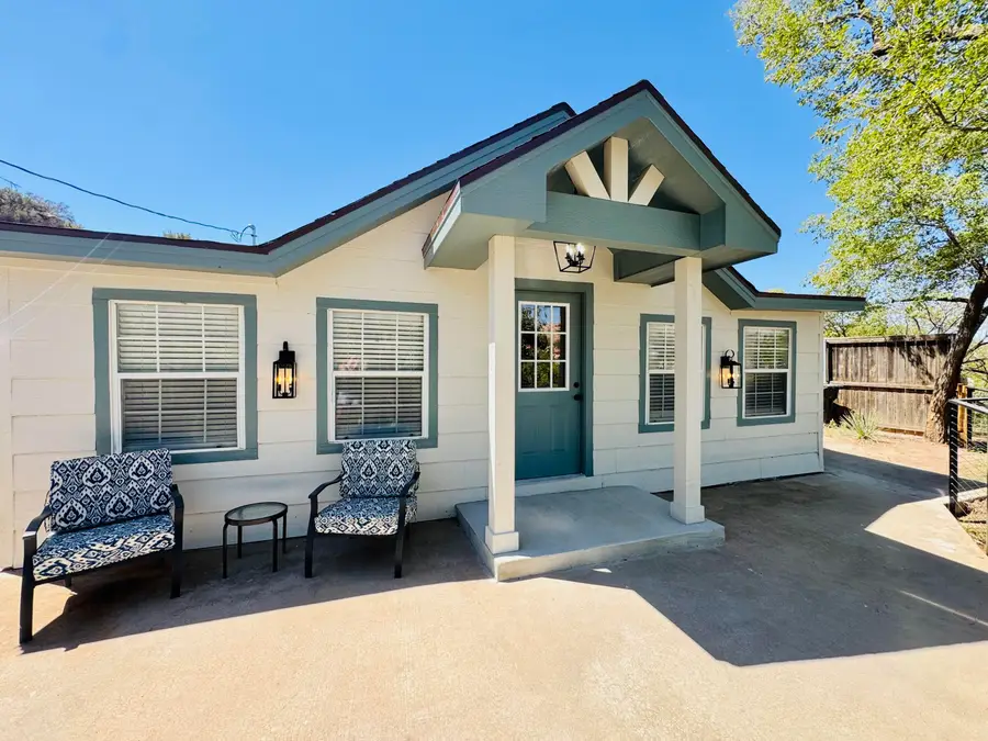 573 Comanche Drive, Buffalo Springs Lake, TX 79404 - #2