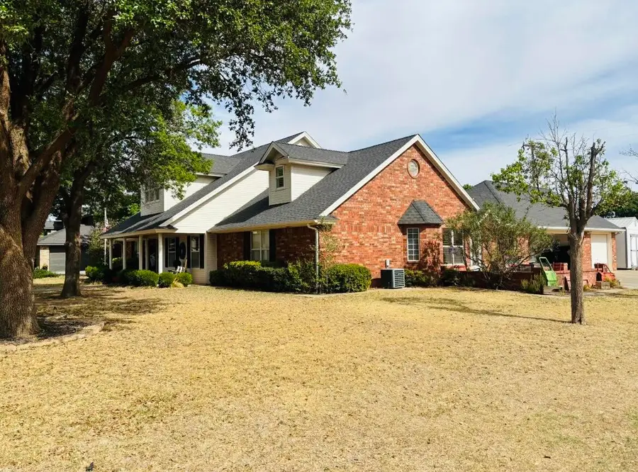 1402 9th Street, Shallowater, TX 79363 - #2