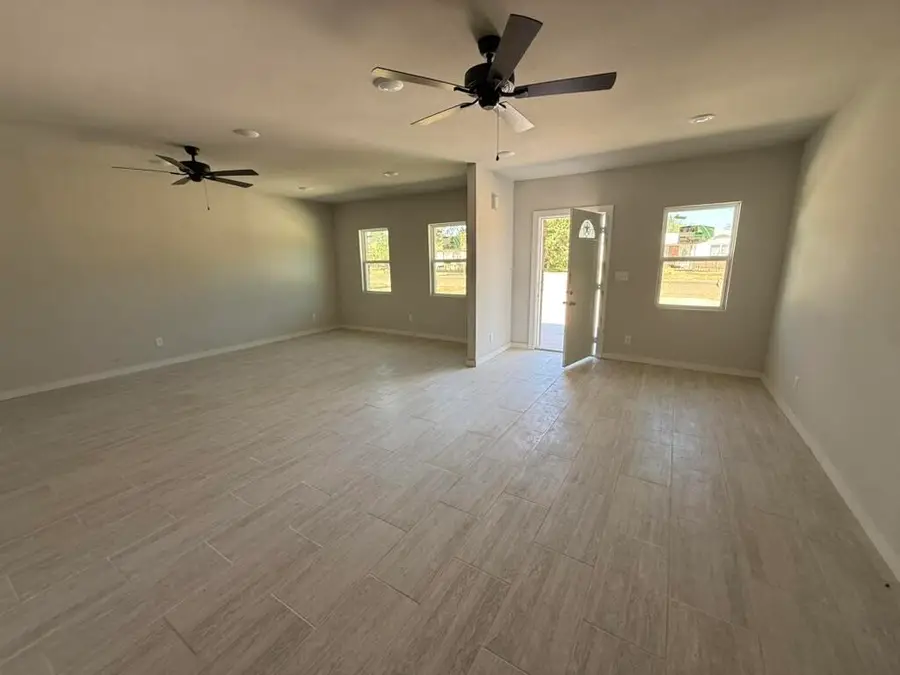 520 N El Paso Avenue, Tulia, TX 79088 - #2