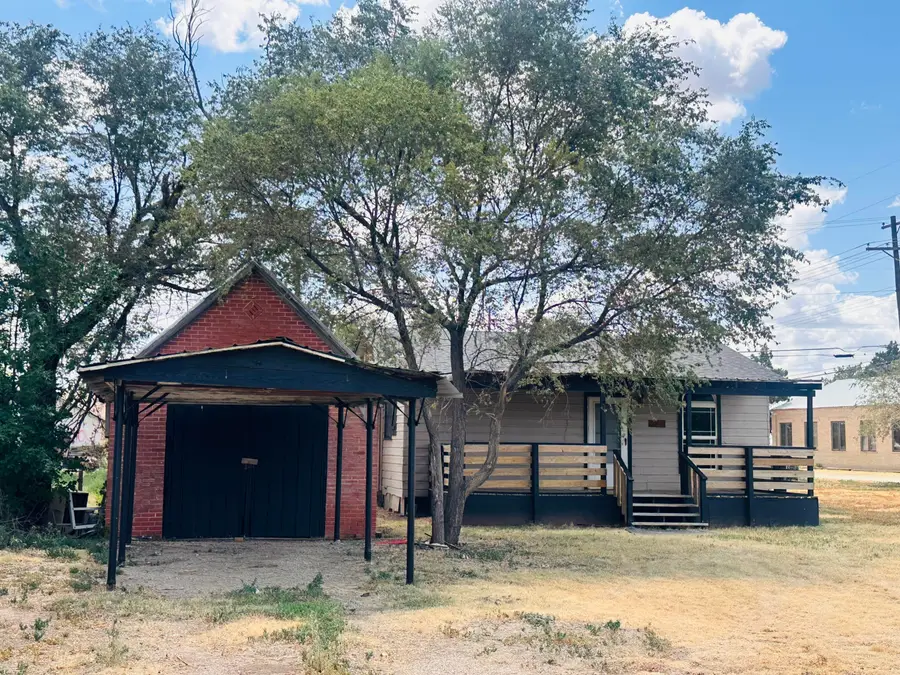 325 W Mississippi Street, Floydada, TX 79235 - #2