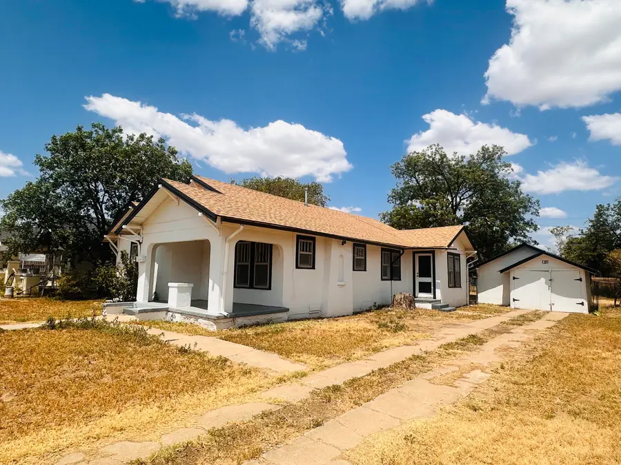 516 W Virginia Street, Floydada, TX 79235 - #2