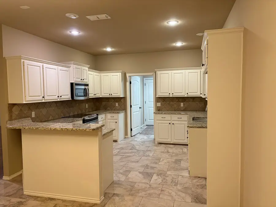 835 Avenue S, Shallowater, TX 79363 - #2