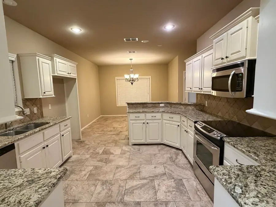 835 Avenue S, Shallowater, TX 79363 - #3