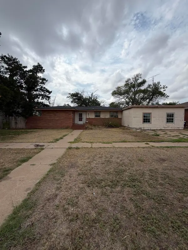 207 N Bowie Avenue, Tulia, TX 79088