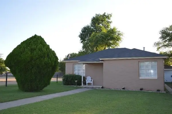 1204 Ave K, Levelland, TX 79336