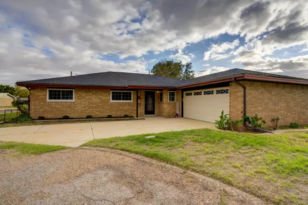1410 2nd Street, Plains, TX 79355