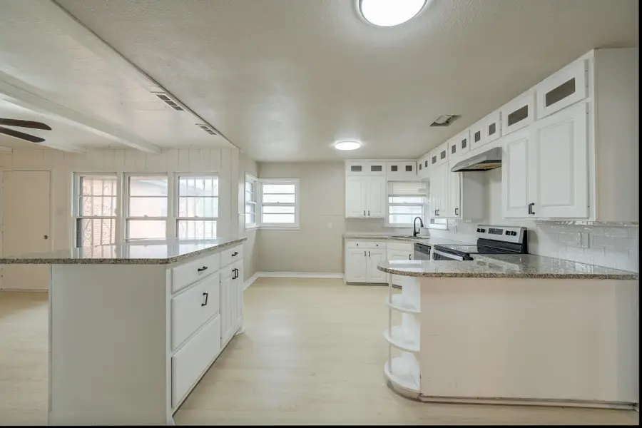 2213 33rd Street, Lubbock, TX 79411 - #2