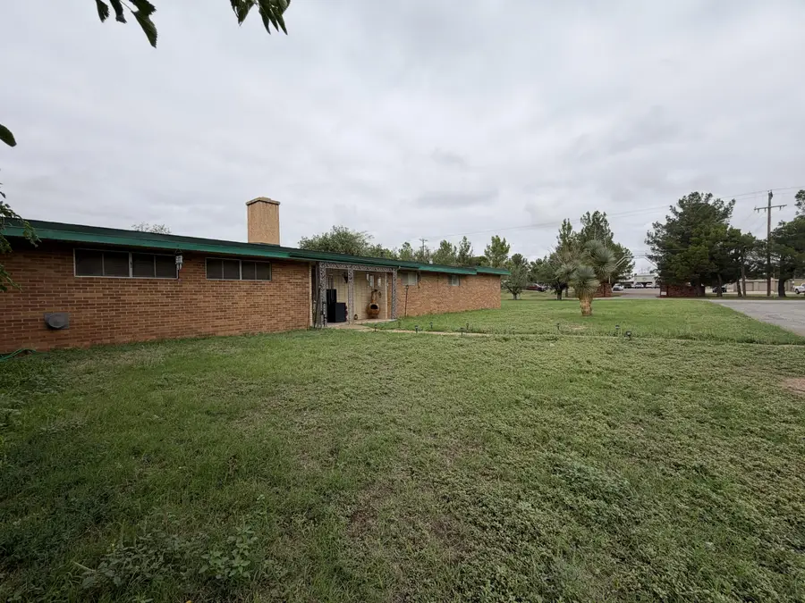 202 Country Club Lane, Levelland, TX 79336 - #2