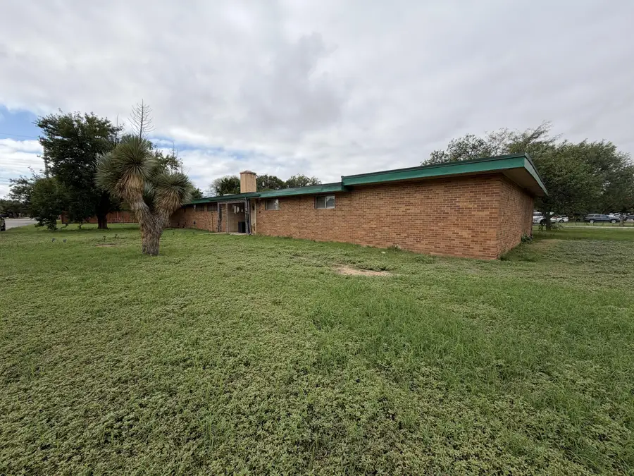 202 Country Club Lane, Levelland, TX 79336 - #3