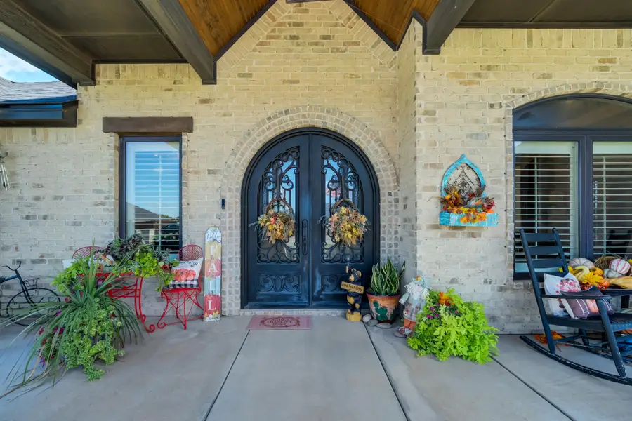 501 W 9th Place, Idalou, TX 79329 - #2