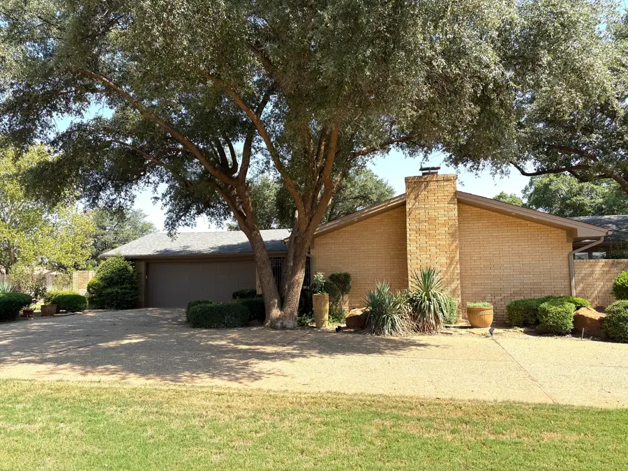 1701 E Carter Drive, Brownfield, TX 79316 - #2