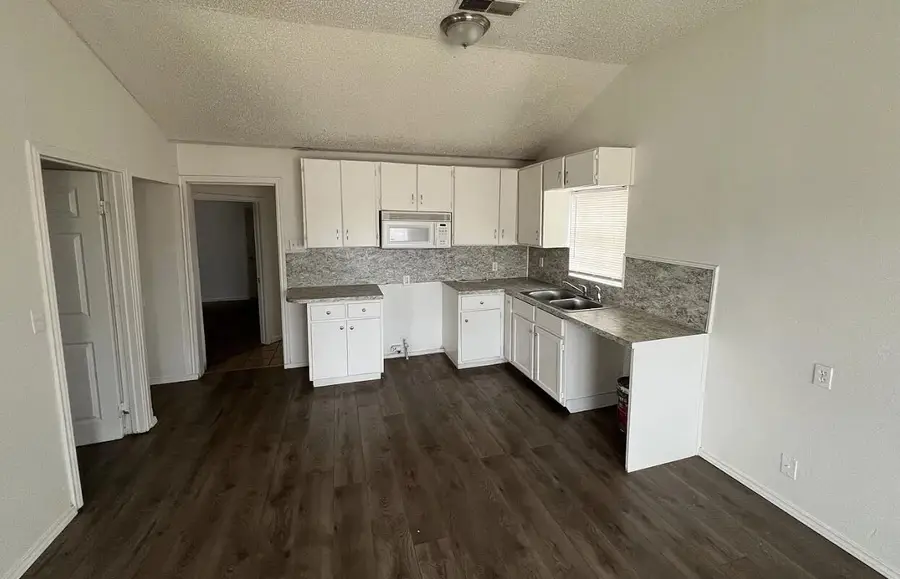 3202 Baylor Street, Lubbock, TX 79415 - #2
