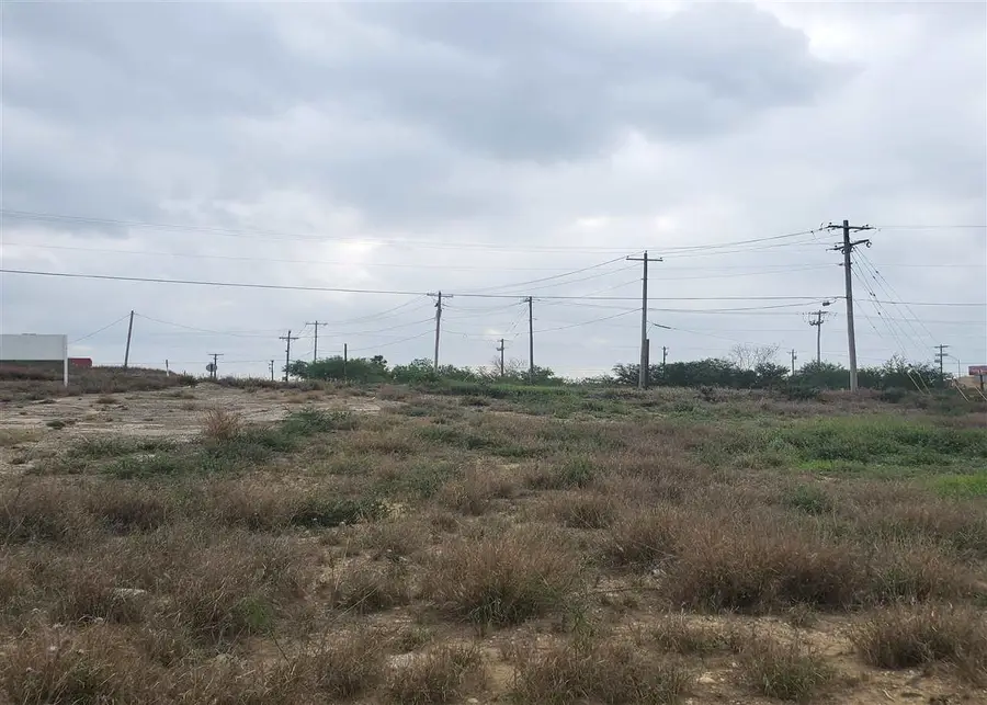 203 Madison Ave., Zapata, TX 78076 - #3