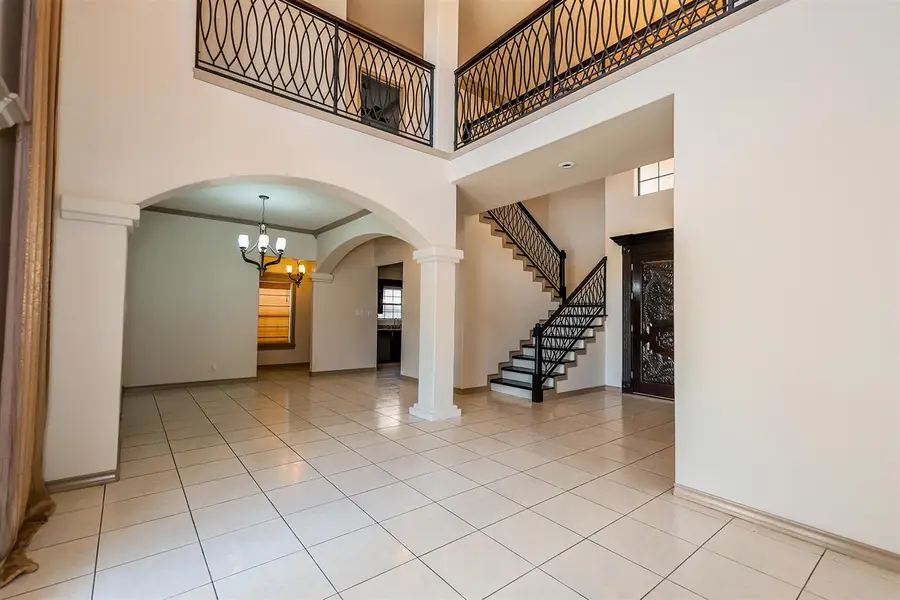 305 Lake Clark Ct, Laredo, TX 78041 - #2