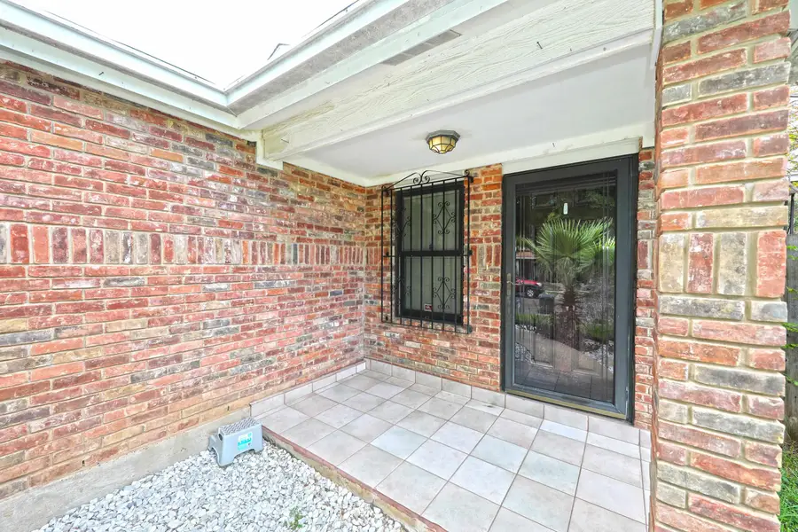 206 Northpoint Dr, Laredo, TX 78041 - Image #2