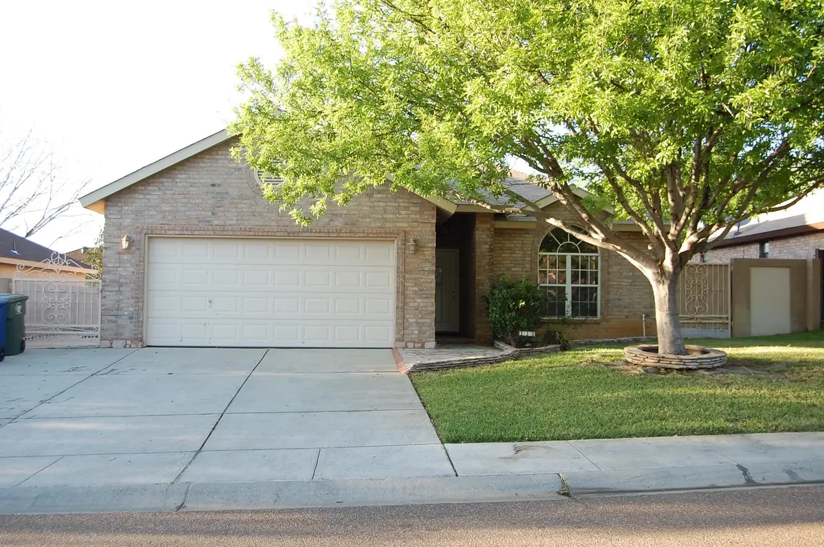 230 Newcastle Dr, Laredo, TX 78041-2707 - Image #1