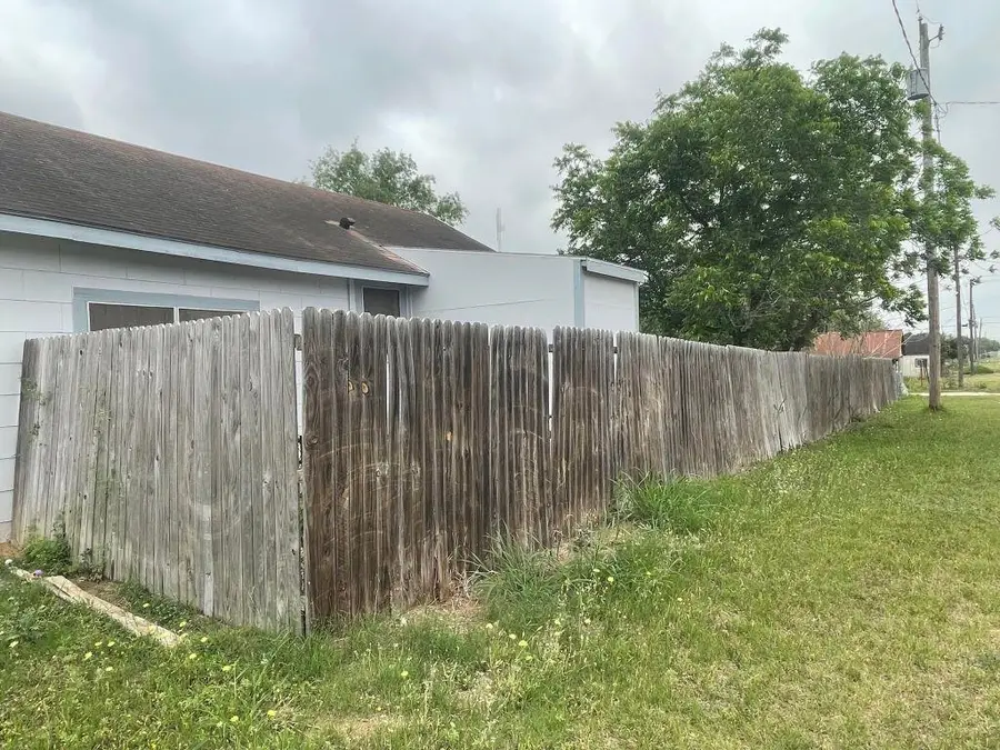 601 E Lucille St, Hebbronville, TX 78361 - Image #3