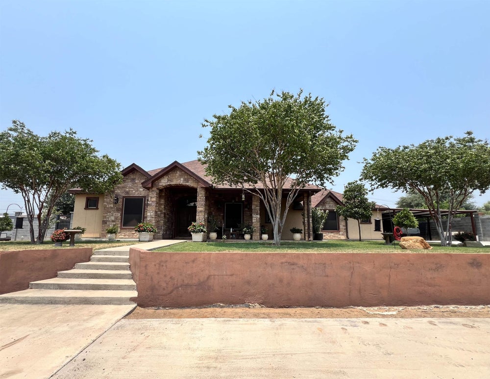 364 Mango Dr., Zapata, TX 78076 BHGRE(02)